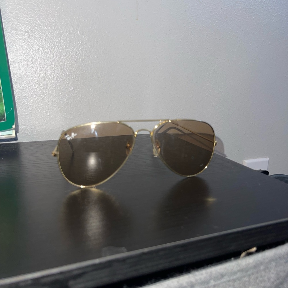 Ray ban sun glasses.